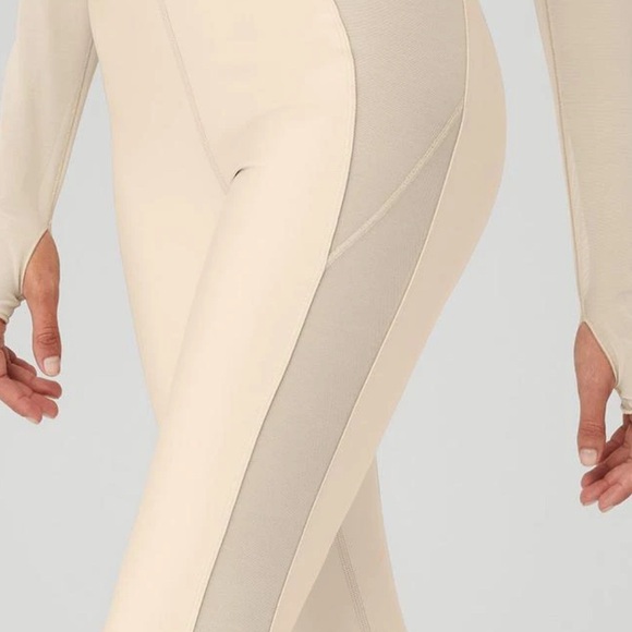 New without tags Alo Yoga highwaist ballet dream legging in macadamia - Picture 3 of 12